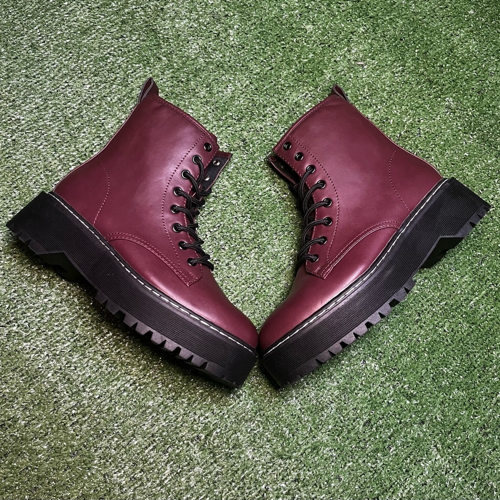 Universal Thread Combat Boots NWOT